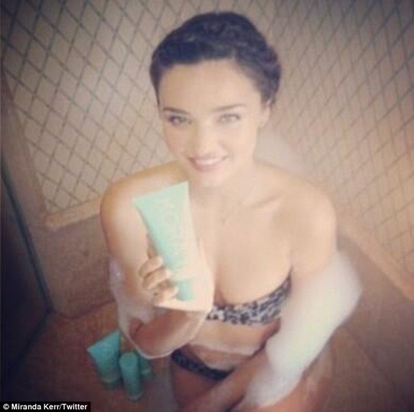 Miranda Kerr khoe ảnh đ&atilde; hồi phục sau chấn thương 1
