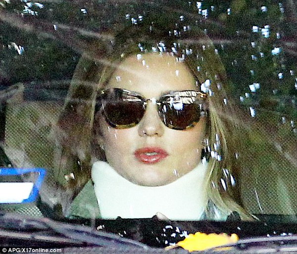 Miranda Kerr khoe ảnh đ&atilde; hồi phục sau chấn thương 3