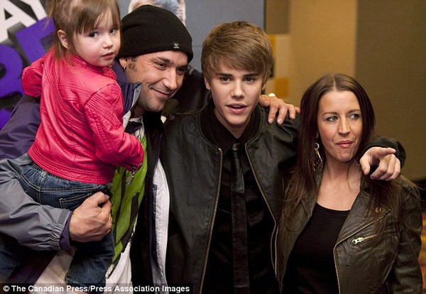 Mẹ Justin Bieber muốn lên truyền hình tìm chồng 4