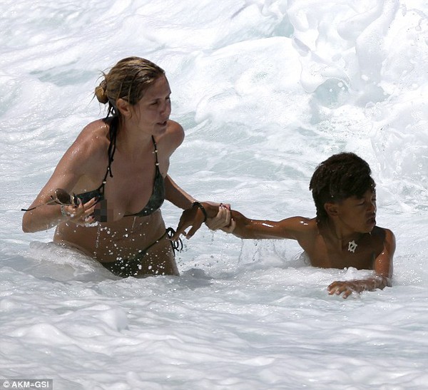 Heidi Klum vật lộn cứu con và vú em giữa biển  6