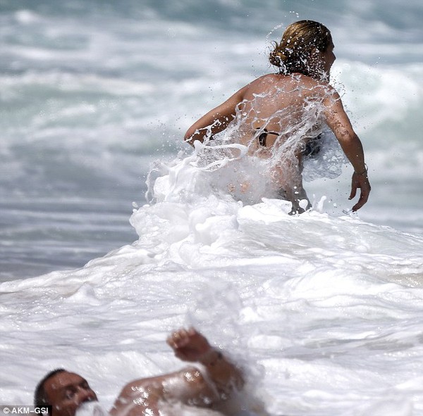 Heidi Klum vật lộn cứu con và vú em giữa biển  3