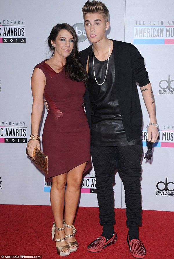 Mẹ Justin Bieber muốn lên truyền hình tìm chồng 2