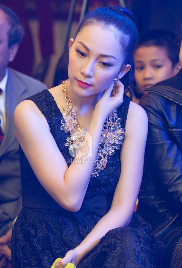 10 b&agrave; mẹ một con quyến rũ nhất l&agrave;ng giải tr&iacute; Việt 20