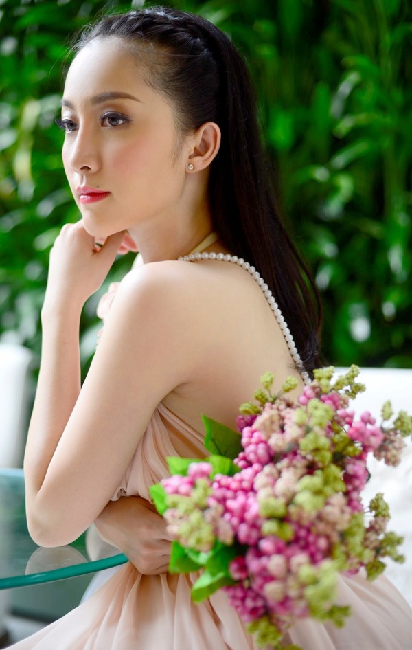10 b&agrave; mẹ một con quyến rũ nhất l&agrave;ng giải tr&iacute; Việt 21