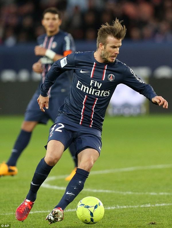 B&agrave; Becks rất th&iacute;ch dạy con l&agrave;m b&agrave;i tập về nh&agrave; 4