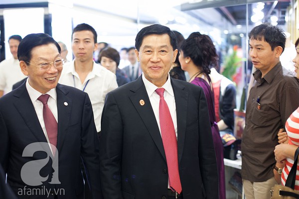 H&agrave; Tăng căng thẳng trong ng&agrave;y khai trương t&ograve;a nh&agrave; 