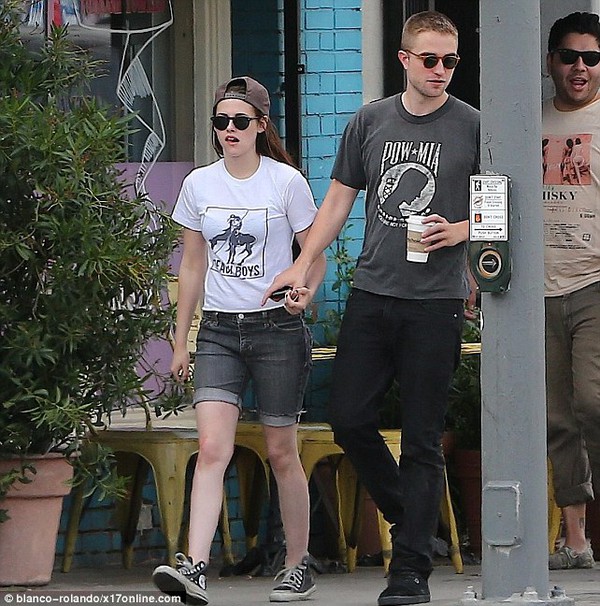Bạn gái ủng hộ Robert Pattinson theo đuổi âm nhạc 3