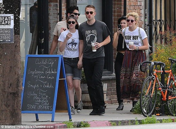 Bạn gái ủng hộ Robert Pattinson theo đuổi âm nhạc 5