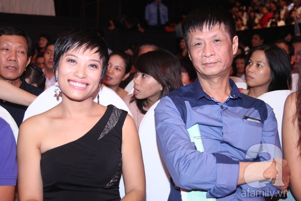 Mr. Đ&agrave;m cười tươi r&oacute;i khoe 2 đồng hồ tiền tỷ  5