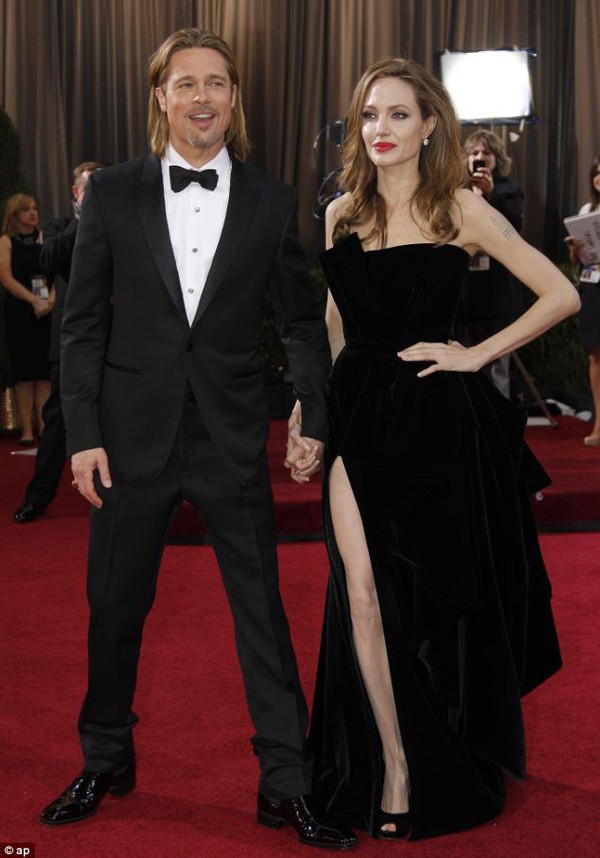 Angelina Jolie và Brad Pitt sẽ kết hôn sớm hơn dự định 1