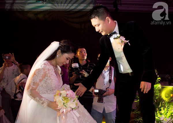 Mỹ Dzung thân thiết với con riêng của chồng trong ngày cưới  18