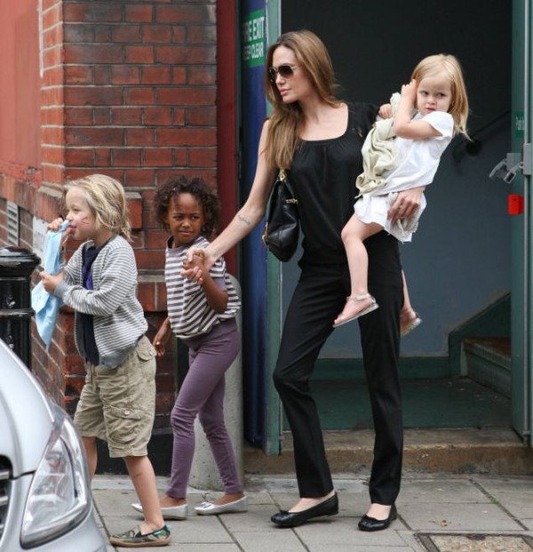 Angelina Jolie và Brad Pitt sẽ kết hôn sớm hơn dự định 2