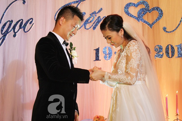 Mỹ Dzung thân thiết với con riêng của chồng trong ngày cưới  22