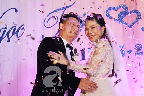 Mỹ Dzung thân thiết với con riêng của chồng trong ngày cưới  26