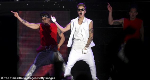 Justin Bieber bị trộm cuỗm hết tiền bán vé  1