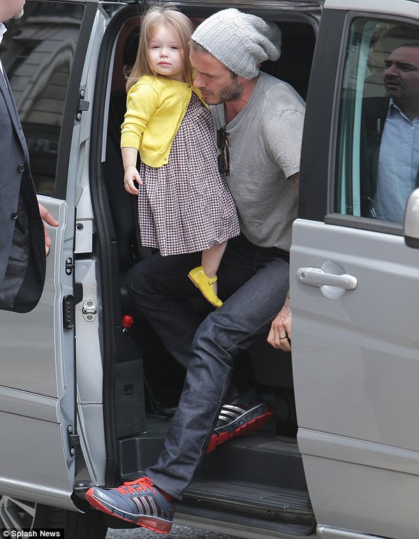 David Beckham liên tục hôn âu yếm con gái bé bỏng 7