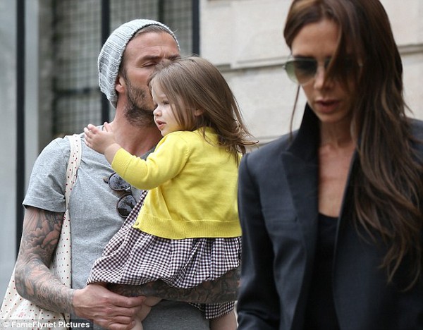 David Beckham liên tục hôn âu yếm con gái bé bỏng 2