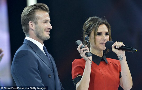 Beckham khoe ảnh Vic cười 