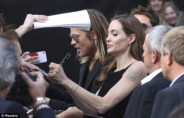 Angelina Jolie dù gầy nhưng vẫn tươi rói xuất hiện bên Brad Pitt 8