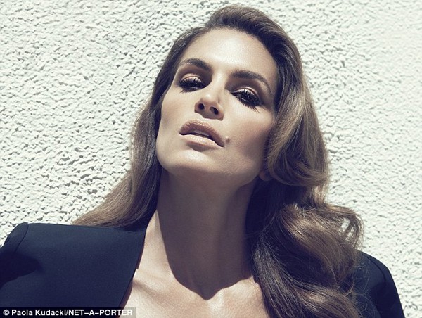 Cindy Crawford vẫn eo thon, dáng gọn ở tuổi 47 4