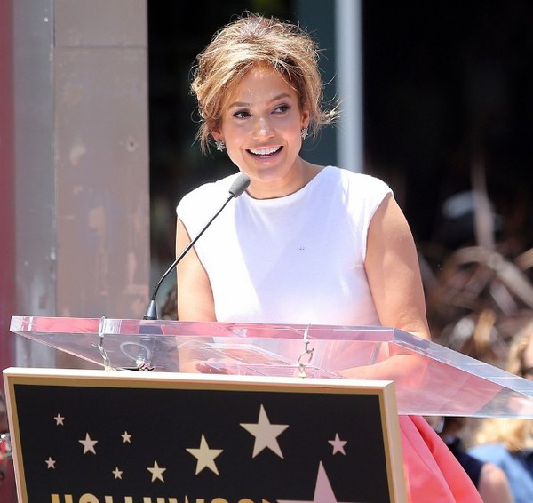 Jennifer Lopez được ghi danh trên đại lộ danh vọng Hollywood 1