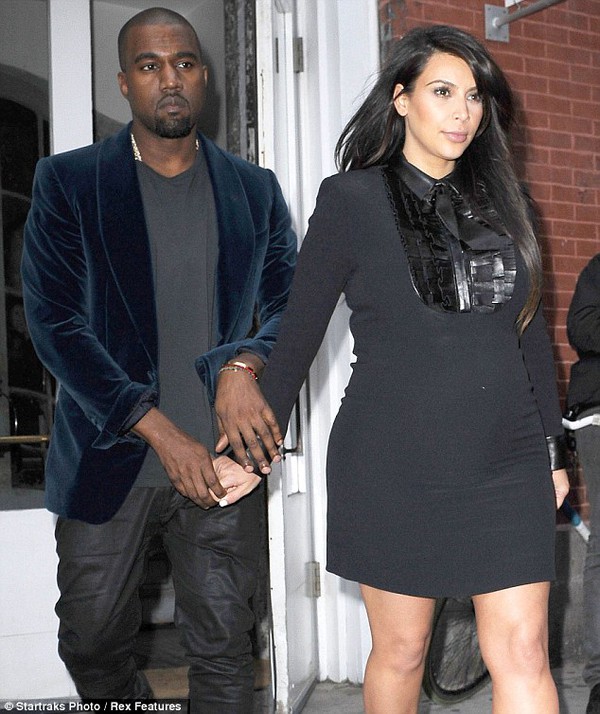 Kim Kardashian tranh gi&agrave;nh sự sống khi sinh con 3