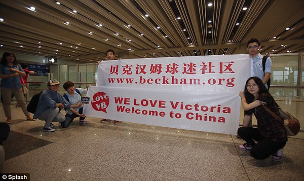 Victoria Beckham gây chú ý đặc biệt khi đến Bắc Kinh 6