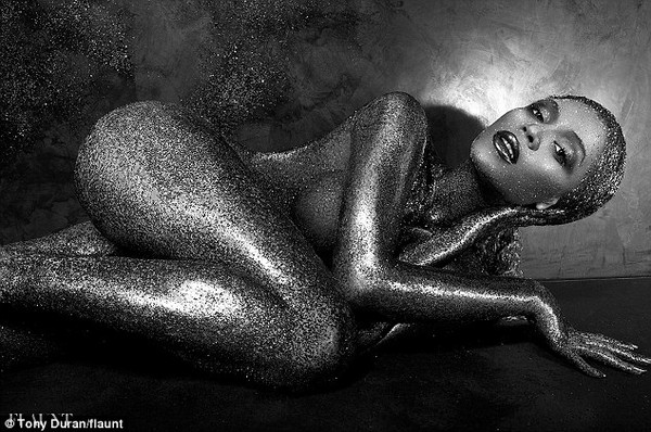 Beyonce lấp lánh trong bộ ảnh nude  3