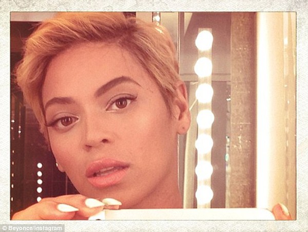 Beyonce khiến stylist phát khóc với mái tóc mới 9