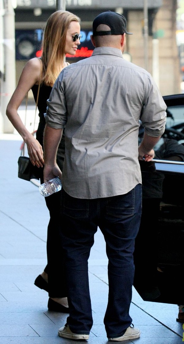 Angelina Jolie rạng rỡ đưa con gái đi mua sắm ở Sydney 2 Angelina Jolie rạng rỡ đưa con gái đi mua sắm ở Sydney 2