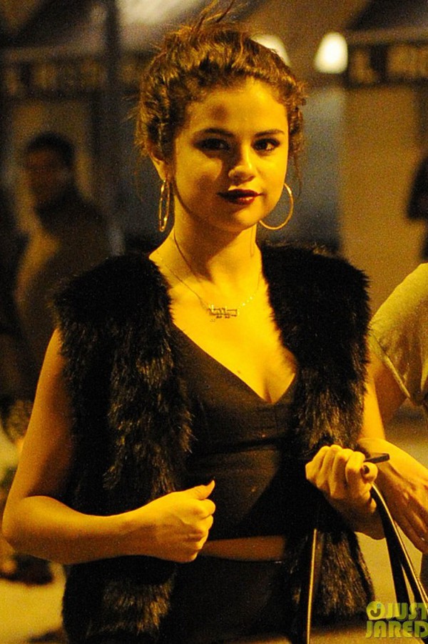 Selena Gomez lần đầu xuất hiện sau tin đồn qua đêm với bạn trai mới 2