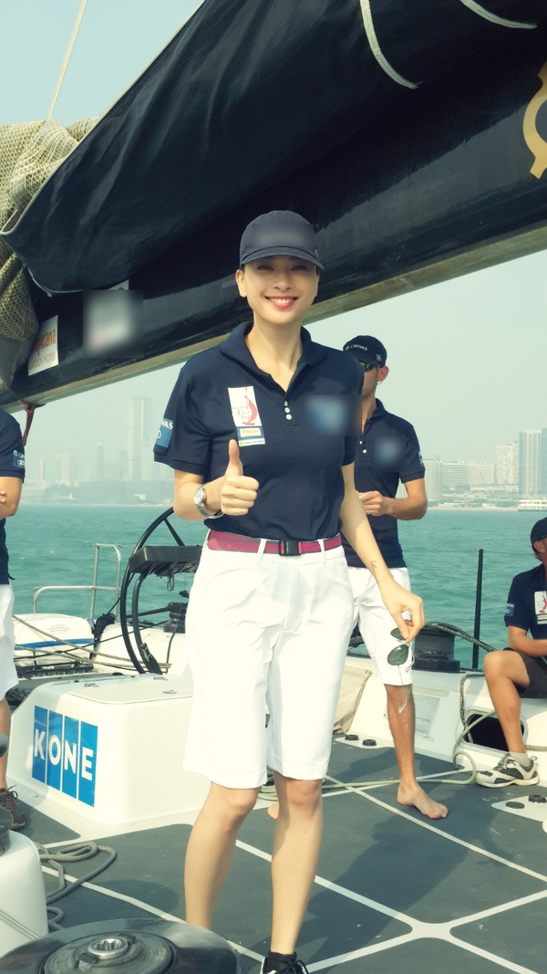 Ngô Thanh Vân tươi cười trên du thuyền cùng chồng Diễm My 3