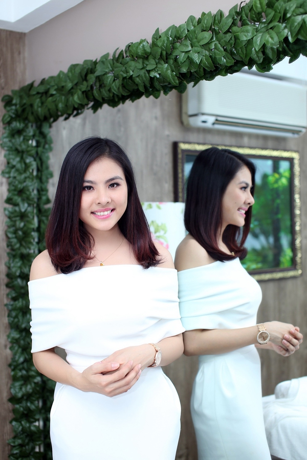 V&acirc;n Trang khoe vai trần dịu d&agrave;ng b&ecirc;n mẹ 8