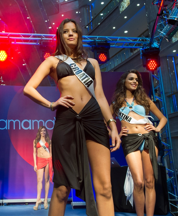 Thí sinh Hoa hậu Hoàn vũ mặc bikini sải bước trên sàn catwalk 5 Thí sinh Hoa hậu Hoàn vũ mặc bikini sải bước trên sàn catwalk 5