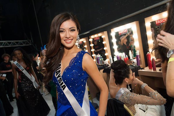 Hé lộ ảnh Trương Thị May trong hậu trường đêm Bán kết HHHV 2013 17 Hé lộ ảnh Trương Thị May trong hậu trường đêm Bán kết HHHV 2013 17