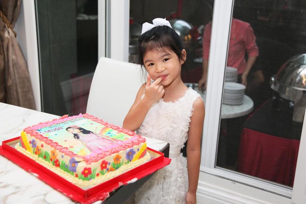 Con gái Trương Ngọc Ánh điệu đà trong ngày sinh nhật 2