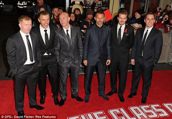Beckham tự hào ngắm nhìn Vic và các con trên thảm đỏ 8