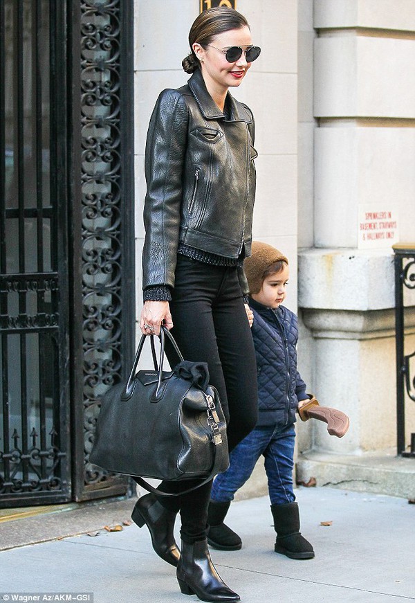Miranda Kerr vui vẻ bế con đi chơi giữa bão tin đồn 3 Miranda Kerr vui vẻ bế con đi chơi giữa bão tin đồn 3