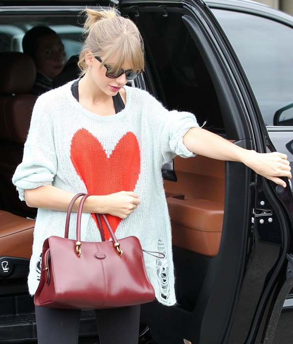 Taylor Swift vẫn đ&aacute;ng y&ecirc;u d&ugrave; ăn mặc giản dị 2