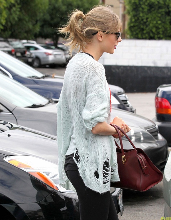 Taylor Swift vẫn đ&aacute;ng y&ecirc;u d&ugrave; ăn mặc giản dị 4