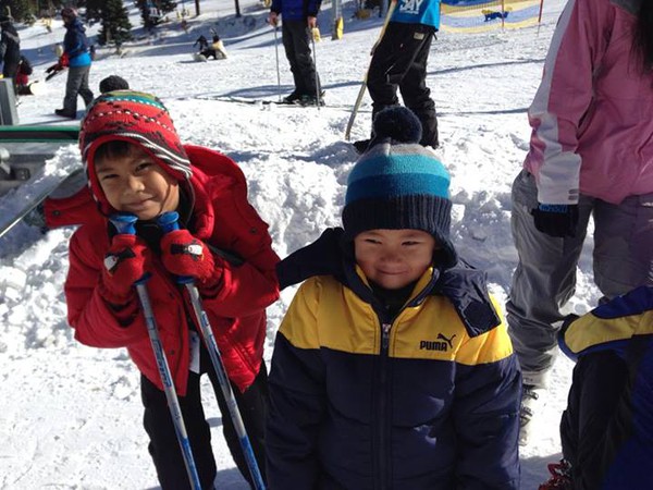 Hà Kiều Anh khoe ảnh đi trượt tuyết cùng các con ở Mỹ 2