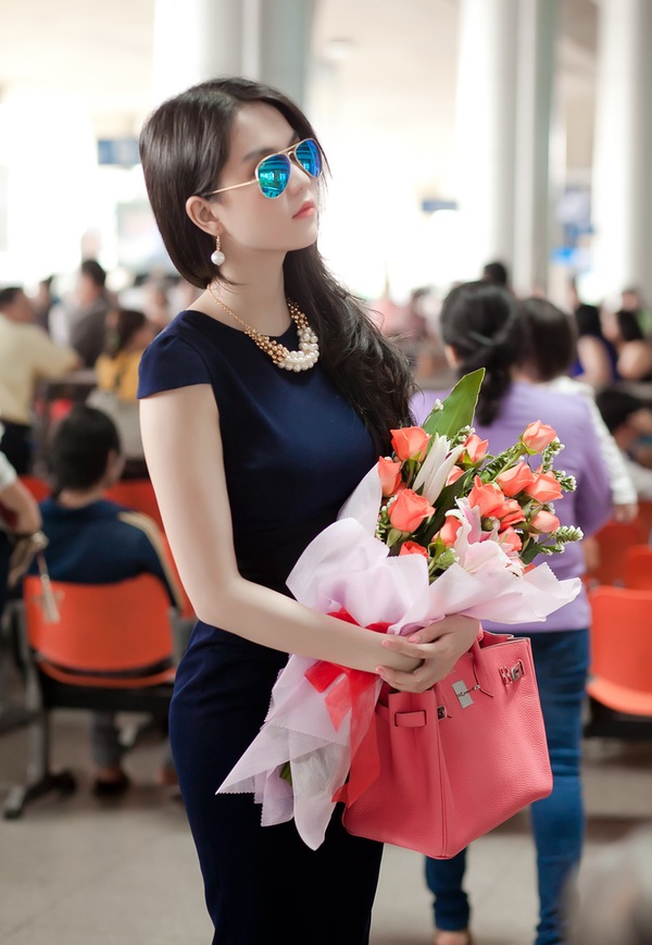 Ngọc Trinh rạng rỡ đón Hoa hậu Thái Lan sang Việt Nam 1