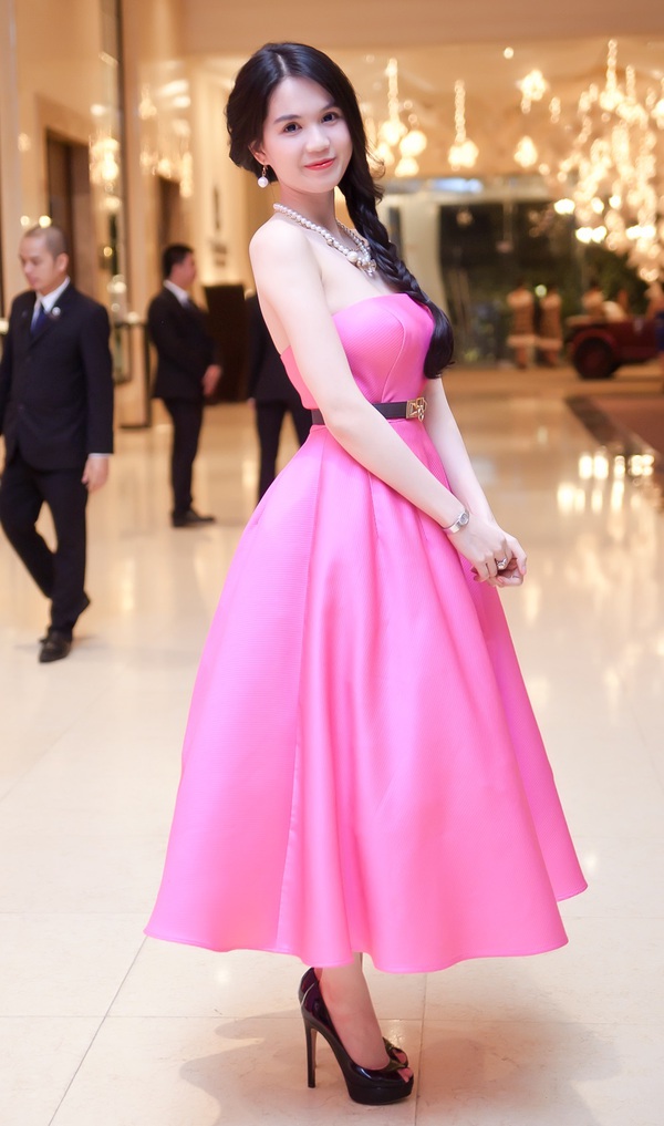 Hoa hậu Thái nổi bật hơn hẳn Ngọc Trinh trong sự kiện 1