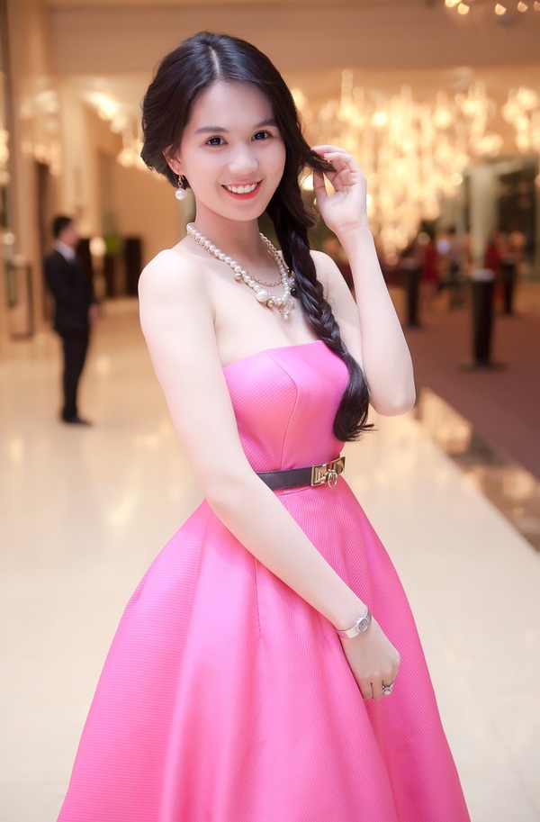 Hoa hậu Thái nổi bật hơn hẳn Ngọc Trinh trong sự kiện 2