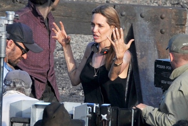 Angelina Jolie tiếp tục lộ ảnh gầy gò như 