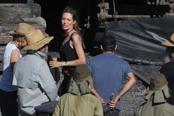 Angelina Jolie tiếp tục lộ ảnh gầy gò như 