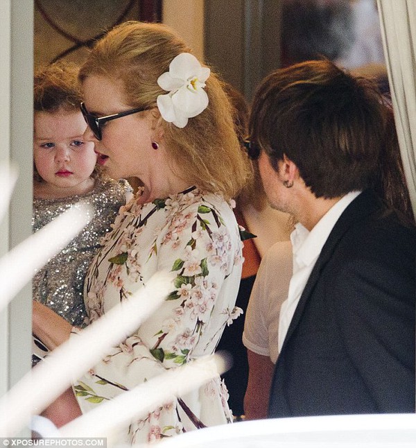 Con gái Nicole Kidman xinh như búp bê đi dự tiệc cùng mẹ 3
