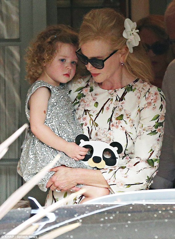 Con gái Nicole Kidman xinh như búp bê đi dự tiệc cùng mẹ 2