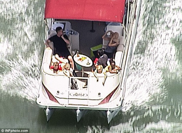 Gia đình Angelina Jolie cùng đi nghỉ Giáng sinh ở Queensland 2