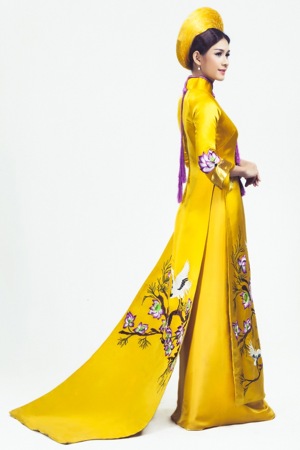 Tiết lộ trang phục áo dài Hương Trâm mang đi dự thi Hoa hậu Quốc tế 1